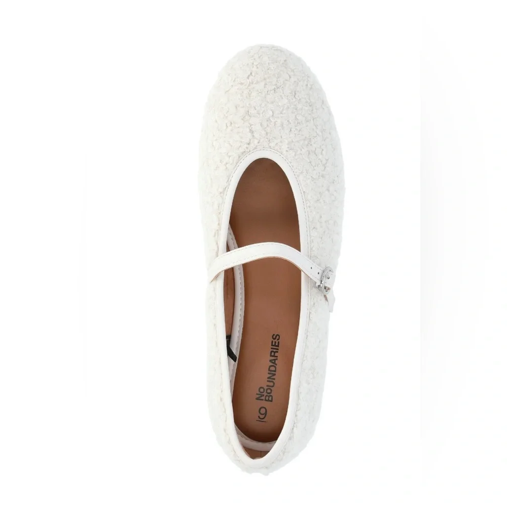 NWT No Boundaries Mary Jane Flats‎ Faux Shearling White Size 9.5 with Buckle